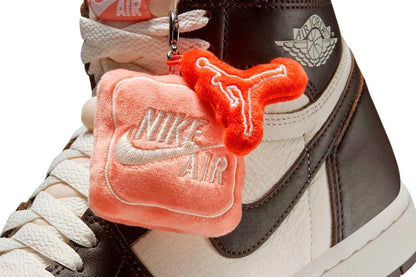 Nike Air Jordan 1 Retro High OG Light Madder Root Marrom