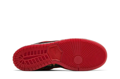Nike Sb Dunk Low x The Wizard of OZ Poppy Field Vermelho
