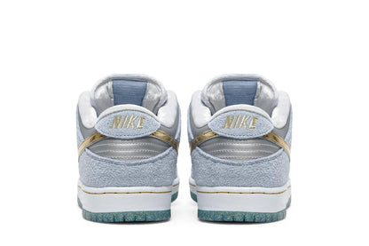 Sean Cliver x Dunk Low SB Holiday Special Azul